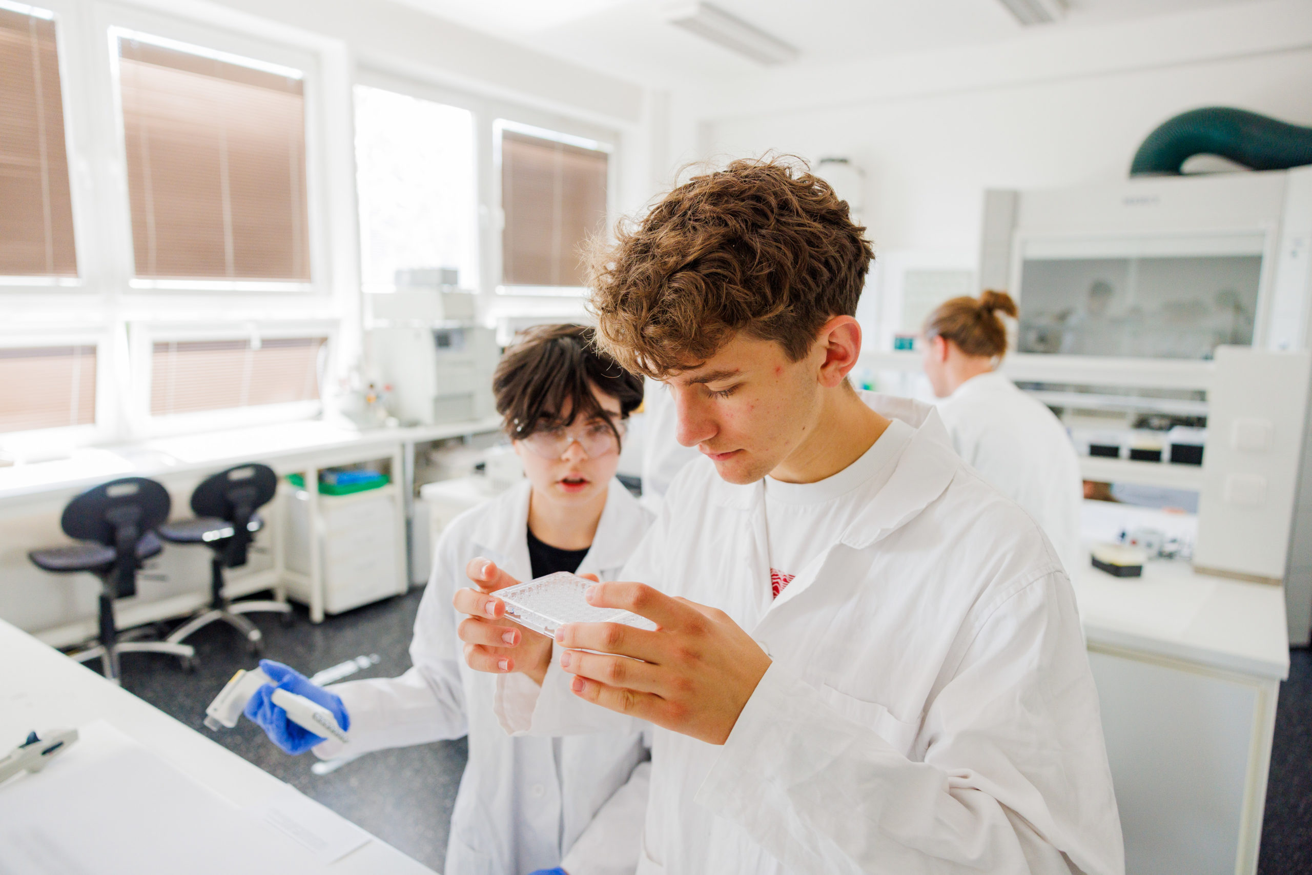 Plant Hormones Up Close: The Laboratory of Growth Regulators Takes Part in the Badatel Summer School 2026